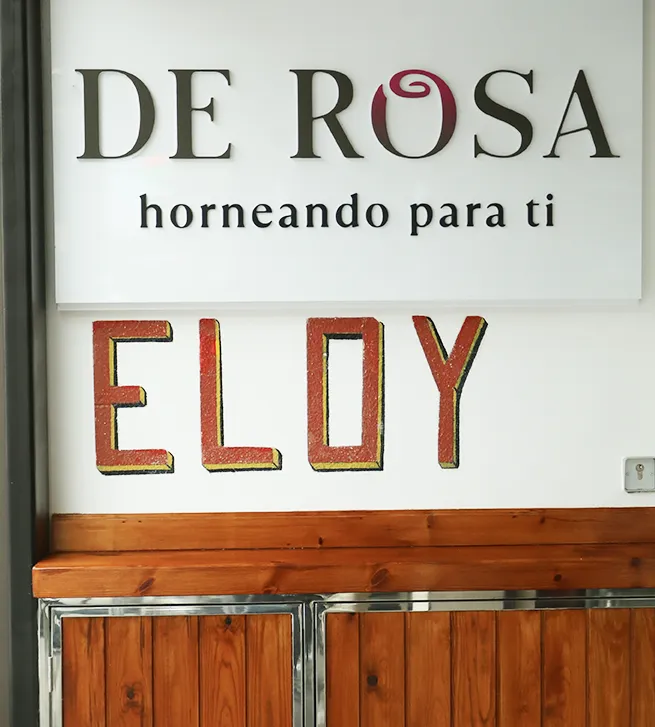 Carteles identificativos del Bar Eloy y De Rosa Obrador